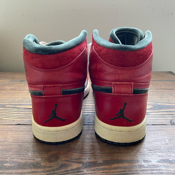 Jordan 1 Retro Gucci Reds - Picture 2 of 8